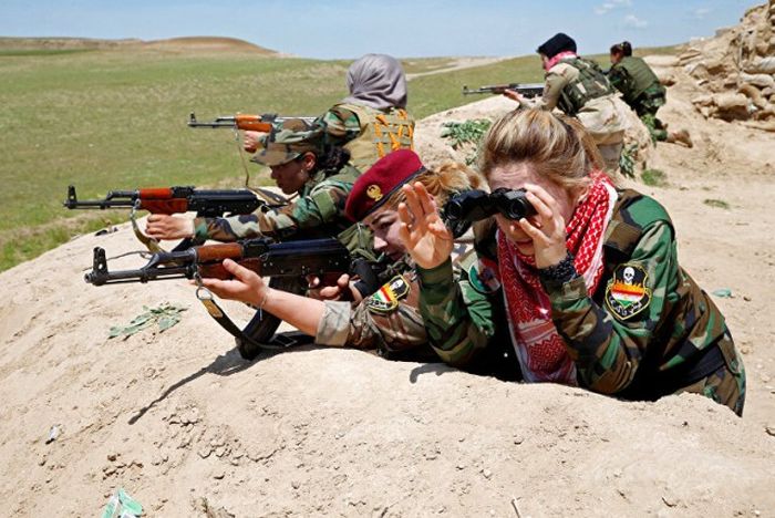 Женщины, сражающиеся против ИГИЛ (16 фото)