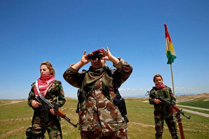 Женщины, сражающиеся против ИГИЛ (16 фото)