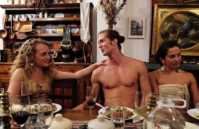 Развратные вечеринки в доме американского миллионера и его молодого супруга (19 фото)