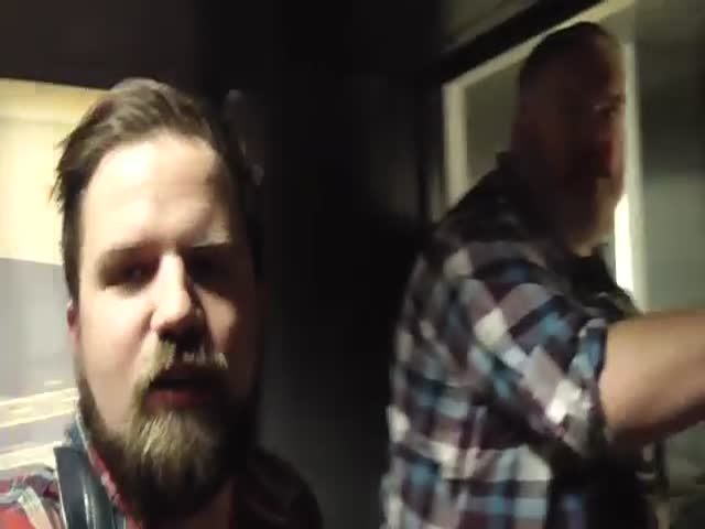 Блогер попросил Кристиана Нэйрона, Ходора из «Игры престолов», придержать дверь лифта
