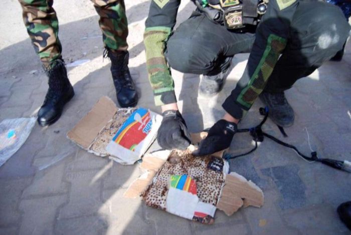 В Багдаде задержали террориста с муляжом взрывного устройства (8 фото)