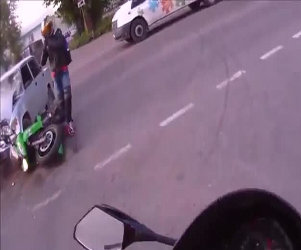 Водитель «Жигуля» сбил сразу троих мотоциклистов