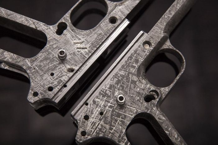 Американцы создали пистолет из метеорита за 4,5 млн долларов (17 фото)