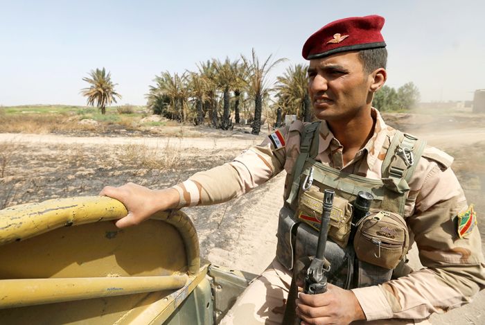 Иракская армия отбивает у «Исламского государства» город Эль-Фаллуджи (21 фото)
