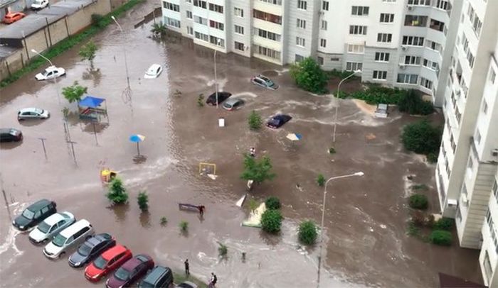 В Краснодаре за несколько часов выпала полуторамесячная норма осадков (20 фото)