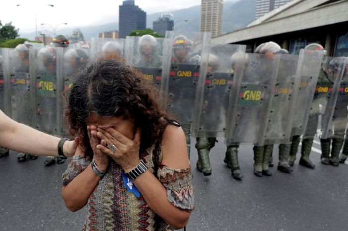 В Венесуэле из-за нехватки продовольствия вспыхнули бунты (18 фото)