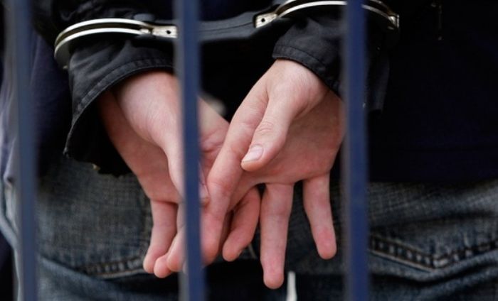 На Чукотке задержан вежливый грабитель, оставивший на месте преступления извинительную записку (фото)