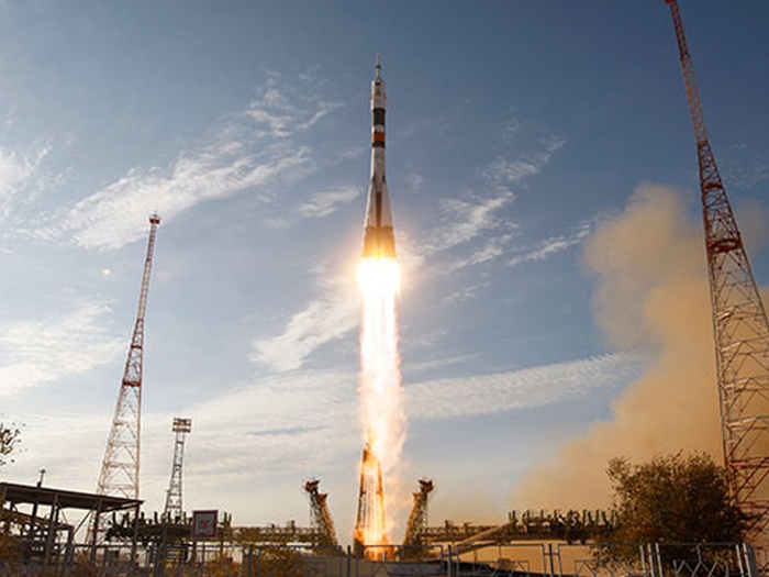 С космодрома Байконур запустили ракету-носитель «Протон-М» с американским спутником (2 фото)