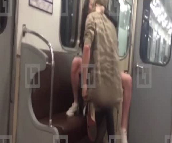 Пара занялась сексом в питерском метро
