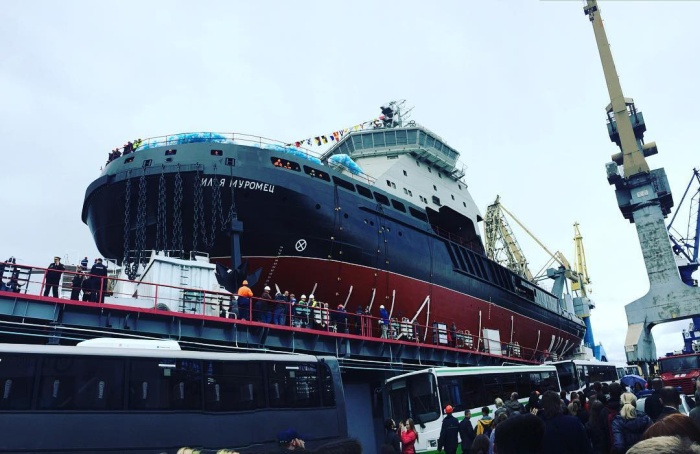 В Санкт-Петербурге спустили на воду первый за 45 лет отечественный ледокол «Илья Муромец» (6 фото + видео)