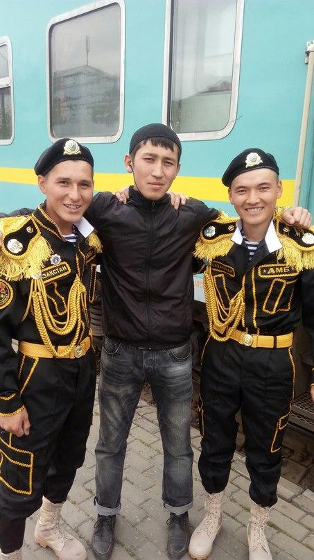 Казахские дембеля возвращаются домой (16 фото)