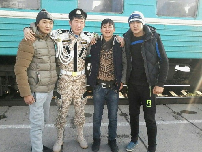 Казахские дембеля возвращаются домой (16 фото)