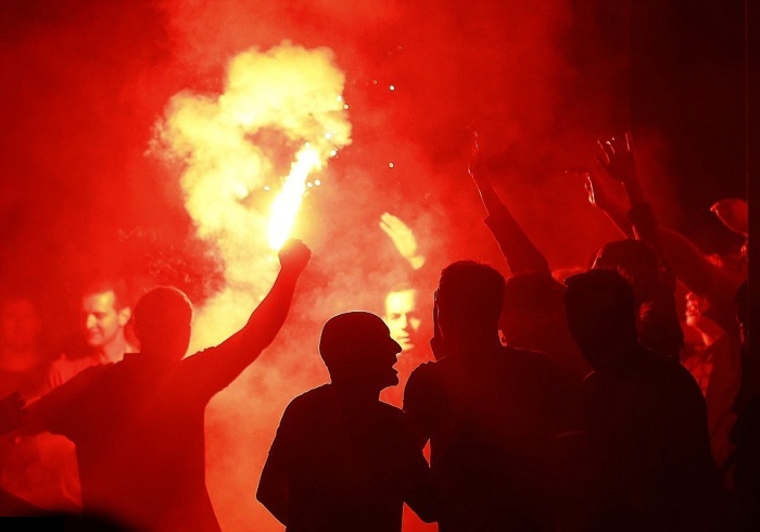 Английские фанаты устроили массовые беспорядки в Лилле (20 фото)