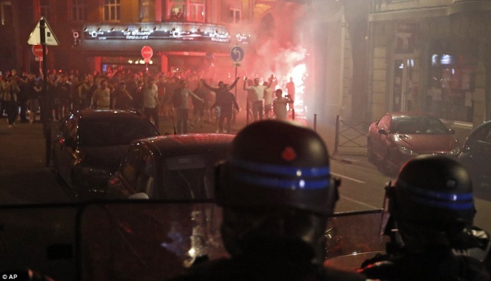 Английские фанаты устроили массовые беспорядки в Лилле (20 фото)