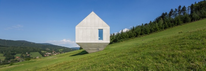 Дом в форме многогранника, которому не страшны оползни (16 фото)