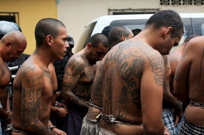 В Сальвадоре закрыли тюрьму из-за того, что не могли навести в ней порядок (23 фото)