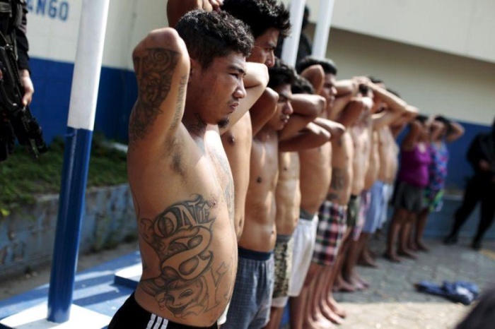 В Сальвадоре закрыли тюрьму из-за того, что не могли навести в ней порядок (23 фото)