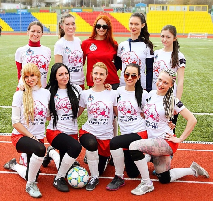 Женский футбол во всей красе (24 фото)