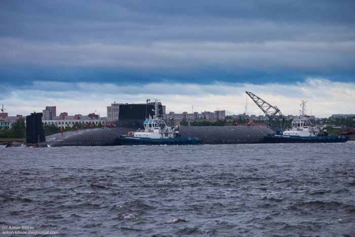 Тяжелый ракетный подводный крейсер ТК-208 «Дмитрий Донской» вышел из Северодвинска (8 фото)