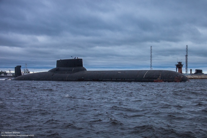 Тяжелый ракетный подводный крейсер ТК-208 «Дмитрий Донской» вышел из Северодвинска (8 фото)