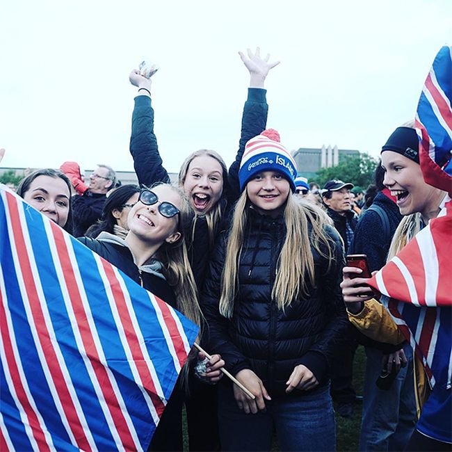 Сборная Исландии обыграла сборную Англии со счетом 2:1 (23 фото)