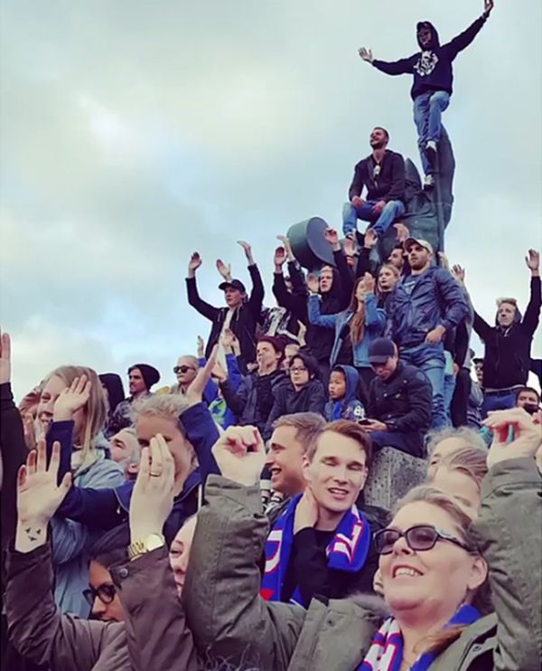 Сборная Исландии обыграла сборную Англии со счетом 2:1 (23 фото)