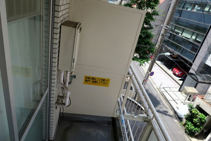 Крошечная квартира в центре Токио (24 фото)