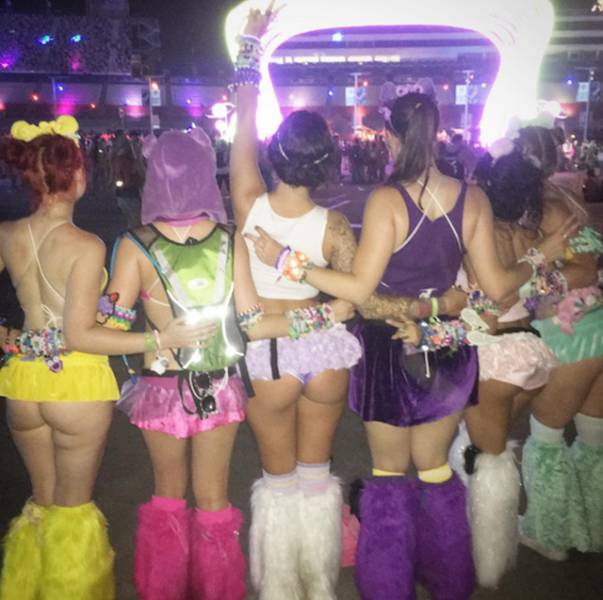 Девушки музыкального фестиваля Electric Daisy Carnival (37 фото)