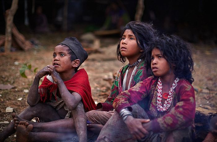 Жизнь охотников-собирателей из племени Рауте (11 фото)