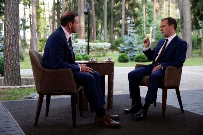 Пользователи сети обсудили туфли Jimmy Choo Дмитрия Медведева (3 фото)