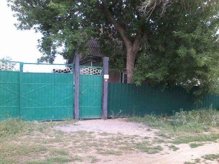 В Казахстане неизвестные меценаты купили дом многодетной семье погорельцев (10 фото)