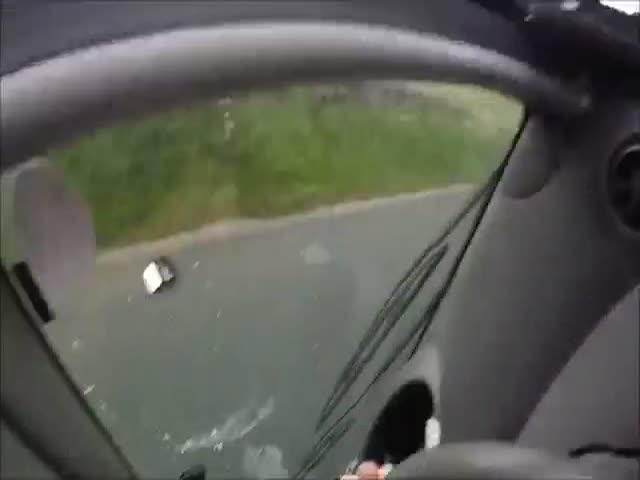 Британец опубликовал видео своей первой аварии