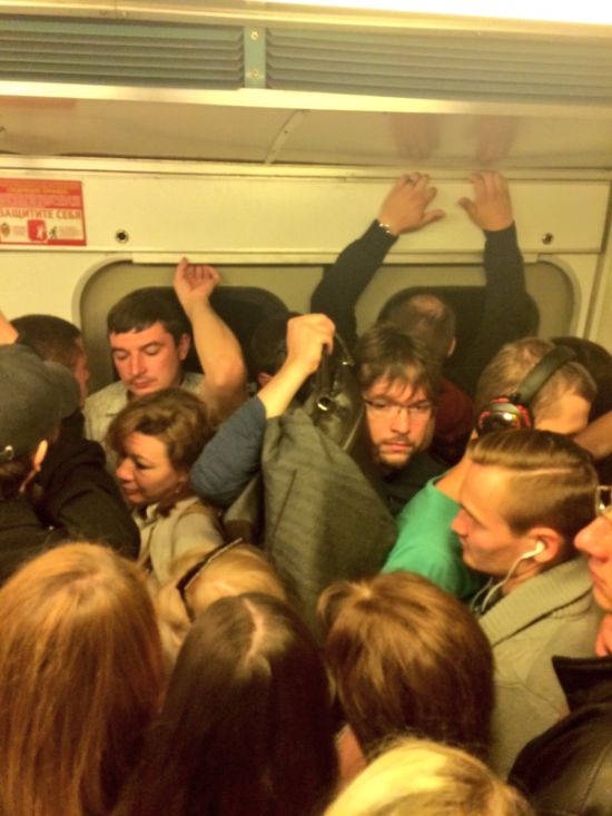 Пожар на станции метро «Выхино» стал причиной транспортного коллапса в Москве (14 фото + 3 видео)