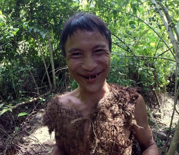 Двое жителей Вьетнама более 40 лет прятались в лесу от американских бомбежек (9 фото)