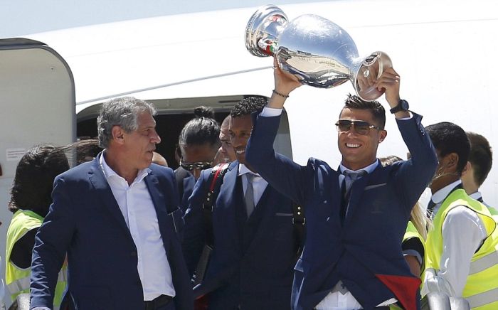 Как встречали чемпионов Европы по футболу в Лиссабоне (19 фото)