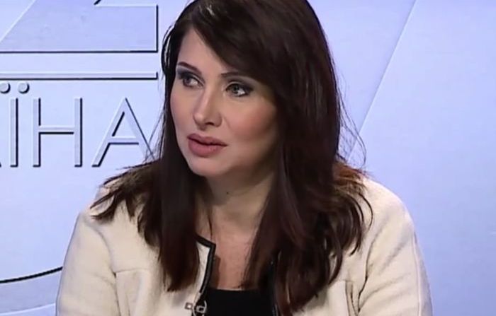 В лице координатора украинской рабочей группы на саммите НАТО СМИ узнали бывшую порнозвезду и любовницу Петра Порошенко Ирину Фриз (4 фото)