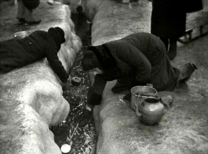 Как выживали в блокадном Ленинграде на 250 грамм хлеба в день (2 фото)