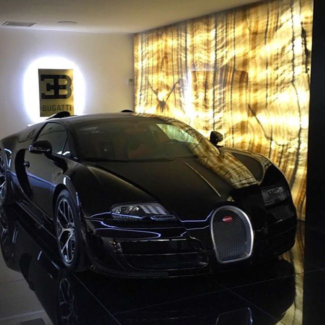 Криштиану Роналду купил гиперкар Bugatti Veyron (2 фото)