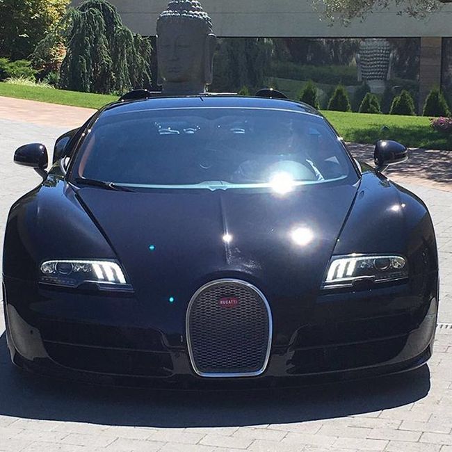 Криштиану Роналду купил гиперкар Bugatti Veyron (2 фото)
