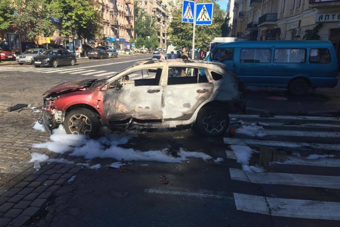 В Киеве в результате взрыва автомобиля погиб журналист Павел Шеремет (4 фото)
