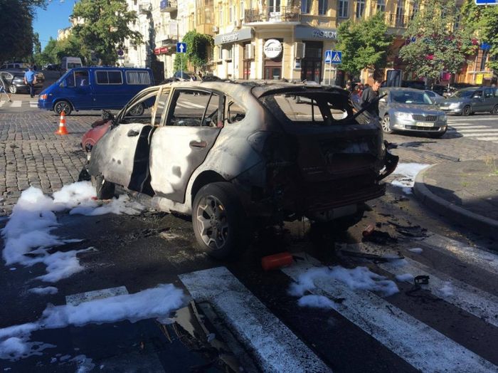 В Киеве в результате взрыва автомобиля погиб журналист Павел Шеремет (4 фото)