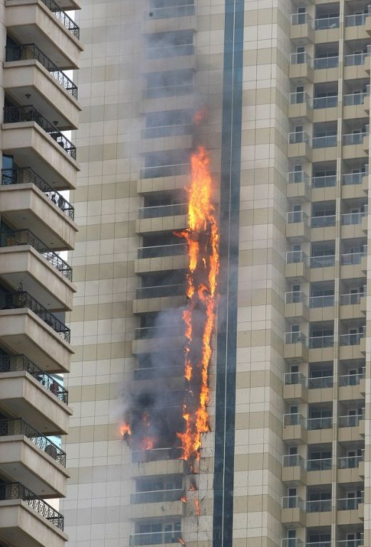 В Дубае на небоскребе Sulafa Tower произошел пожар (8 фото + видео)
