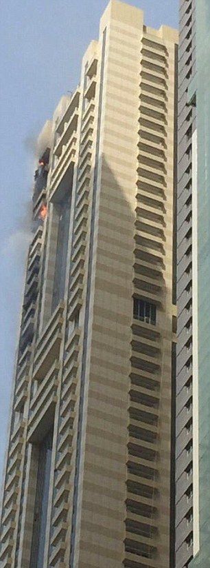 В Дубае на небоскребе Sulafa Tower произошел пожар (8 фото + видео)