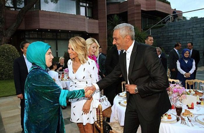 Роскошная жизнь президента Турции Реджепа Эрдогана и его жены Эмине (17 фото)