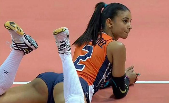 Доминиканская волейболистка стала новой звездой сети (17 фото + 2 видео)
