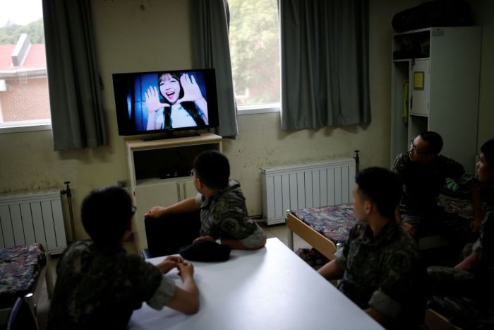 Южнокорейские солдаты справляются со стрессом с помощью балета (10 фото)