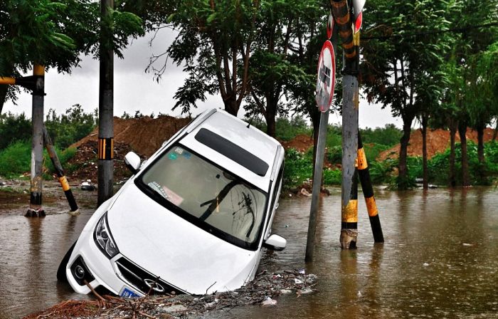 Проливные дожди нанесли Китаю ущерб на 1 миллиард долларов (17 фото)