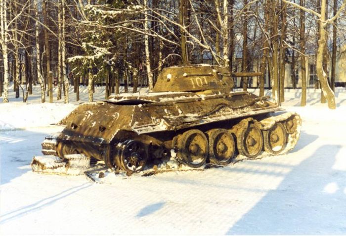 Непростая судьба танка Т-34-76, ставшего музейным экспонатом (25 фото)