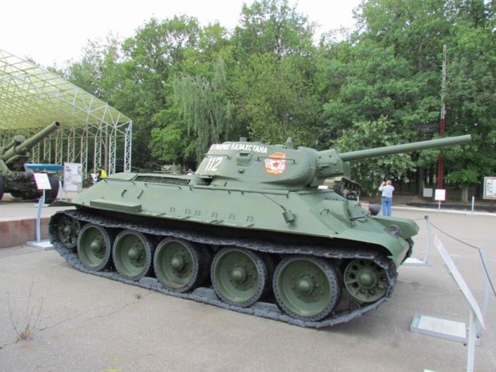 Непростая судьба танка Т-34-76, ставшего музейным экспонатом (25 фото)