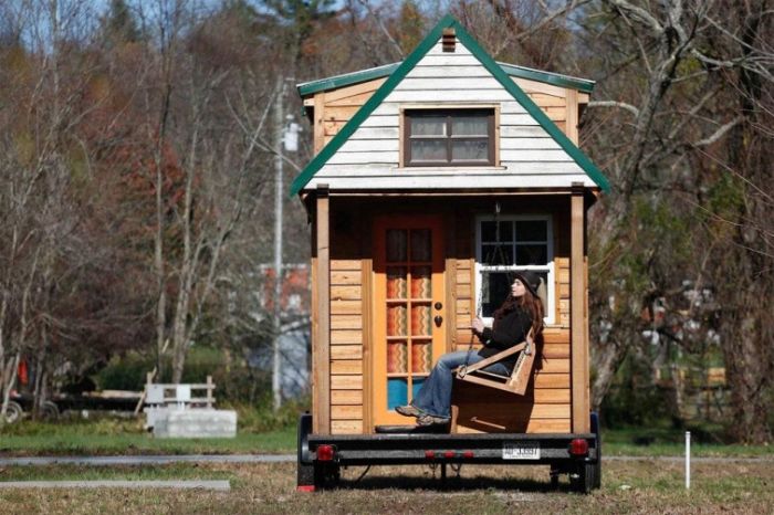 Пара путешествует по США в собственноручно построенном доме не колесах (21 фото)